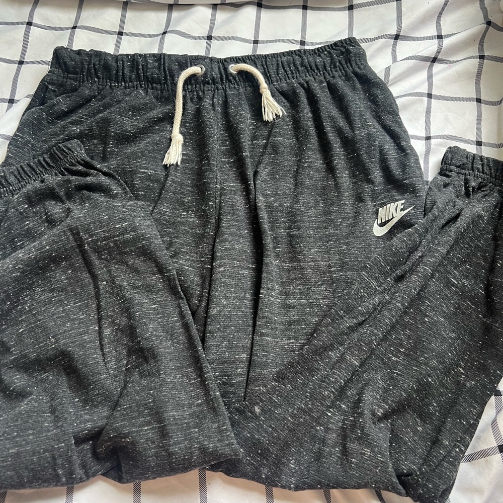 Nike Black Sweatpants with Elastic Waistband and Tapered Ankle